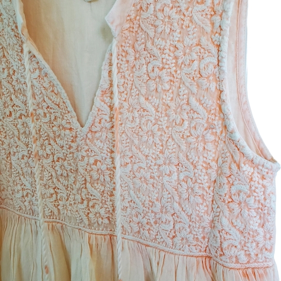 Peplum Blouse with Floral Detail in Size Small - Picture 4 of 6